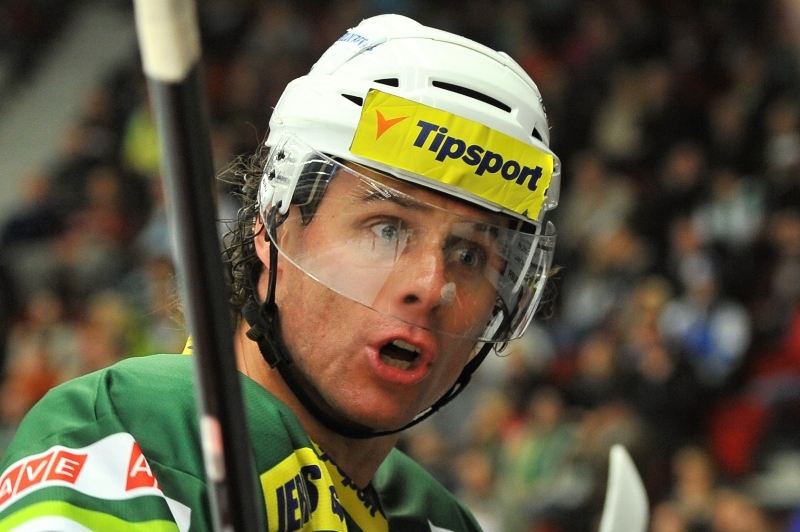 Radek Duda vstřelil Slavii dvě branky, které ale k vítězství Karlových Varů nevedly. Radek Duda vstřelil Slavii dvě branky, které ale k vítězství Karlových Varů nevedly.