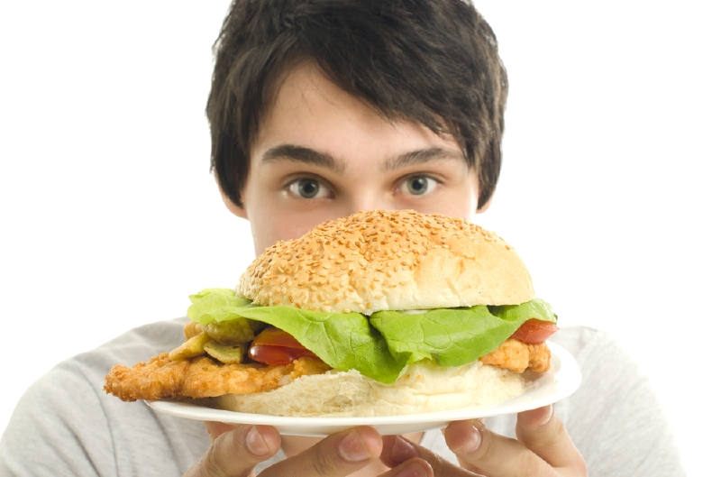 Jídlo z fastfoodů může zhoršovat paměť.