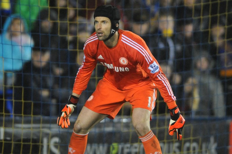 Brankář Petr Čech by se v lednovém přestupním období mohl stát spoluhráčem reprezentačního kolegy Tomáše Rosického v Arsenalu. Brankář Petr Čech by se v lednovém přestupním období mohl stát spoluhráčem reprezentačního kolegy Tomáše Rosického v Arsenalu.