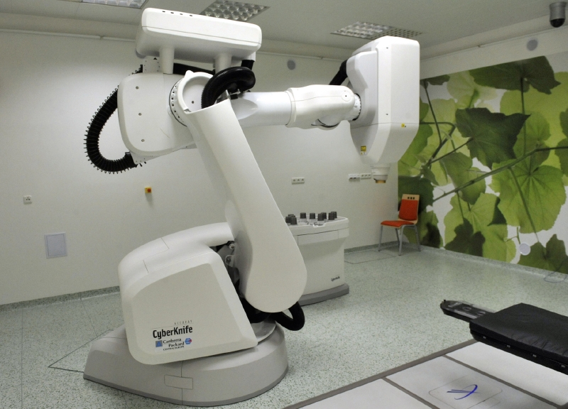 Ostravský CyberKnife, jehož nákup podle ministerstva provázejí nejasnosti. Ostravský CyberKnife, jehož nákup podle ministerstva provázejí nejasnosti.