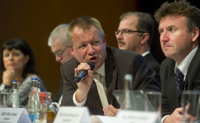 Ministr delegátům slíbil, že ministerstvo předloží začátkem příštího roku novelu upravující další vzdělávání lékařů.