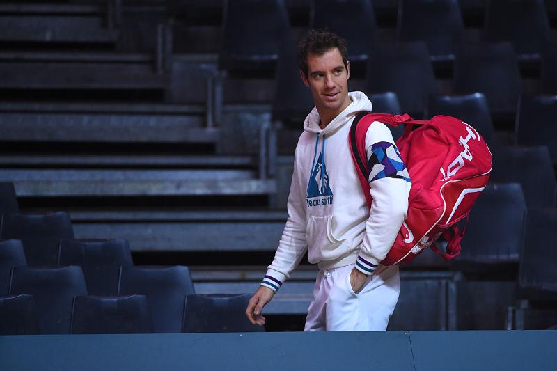 Richard Gasquet nastoupí proti Rogeru Federerovi. Richard Gasquet nastoupí proti Rogeru Federerovi.