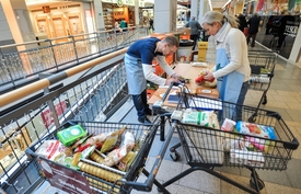 V prvním ročníku se vybralo 66 tun, letos se zapojilo třikrát více obchodů a více než dva tisíce dobrovolníků.