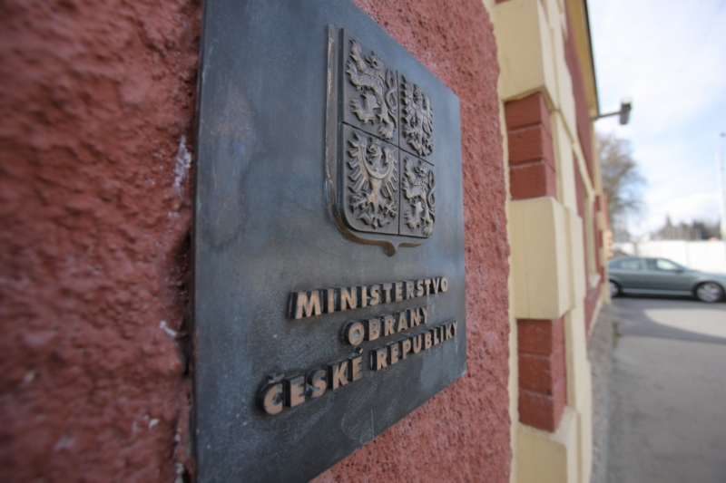 Ministerstvo obrany vypsalo další netransparentní tendr.