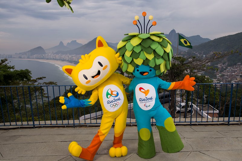 Maskoty olympijských a paralympijských her v Riu de Janeiro 2016 jsou žluté zvíře připomínající kočku a modro-zelený tvor s listy místo vlasů. Maskoty olympijských a paralympijských her v Riu de Janeiro 2016 jsou žluté zvíře připomínající kočku a modro-zelený tvor s listy místo vlasů.