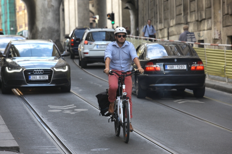 Podle senátora Zdeňka Škromacha by cyklisté měli být za alkohol zodpovědní pouze u nehody. Podle senátora Zdeňka Škromacha by cyklisté měli být za alkohol zodpovědní pouze u nehody.