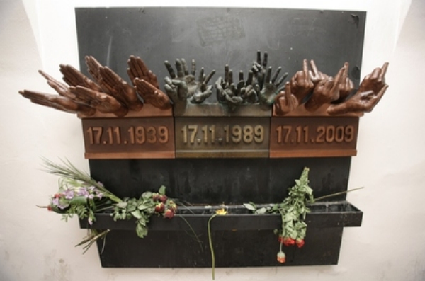 Památník listopadu 1989 na Národní třídě Památník listopadu 1989 na Národní třídě