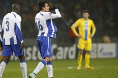 Hector Herrera z Porta slaví svůj gól proti Borisovu.