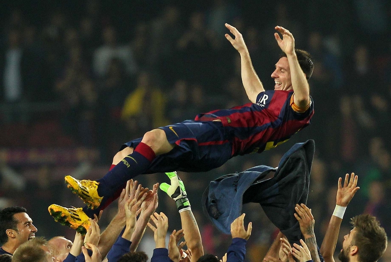 Fotbalista Barcelony Lionel Messi přidal do své bohaté sbírky během čtyř dnů další dva významné rekordy. Fotbalista Barcelony Lionel Messi přidal do své bohaté sbírky během čtyř dnů další dva významné rekordy.