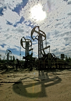 Ropné pole.