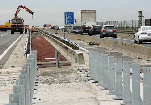 Stavební práce na německé dálnici A59 u Duisburgu.