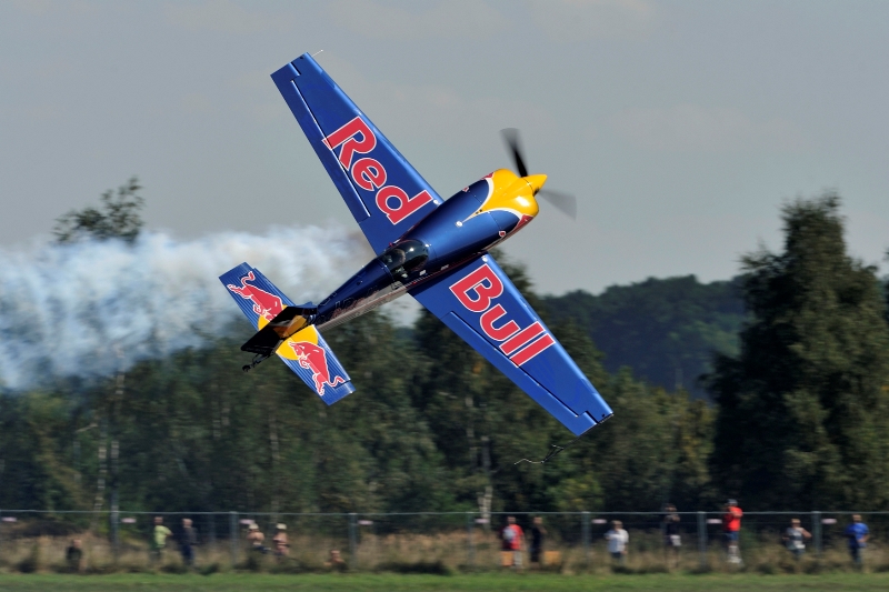 Novou sezonu chce akrobatický pilot Martin Šonka zahájit alespoň tak, jak ukončil tu letošní. 