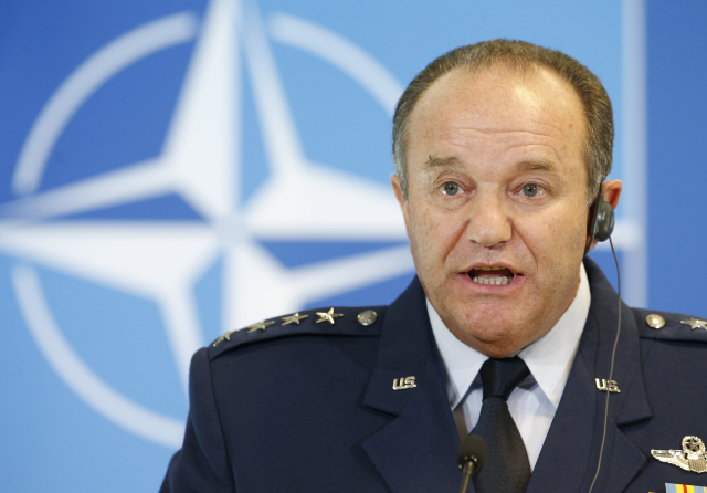 Vrchní velitel spojeneckých vojsk NATO v Evropě Philip Breedlove.