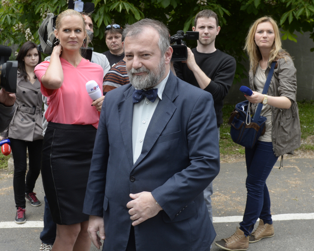 Kmoníček rovněž řekl, že i směrem ke Spojeným státům bude třeba opravdu "výrazně zvýšit informovanost".