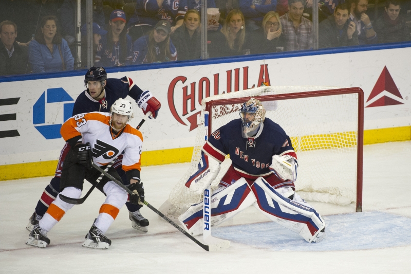 Jakub Voráček ohrožuje branku Rangers. 