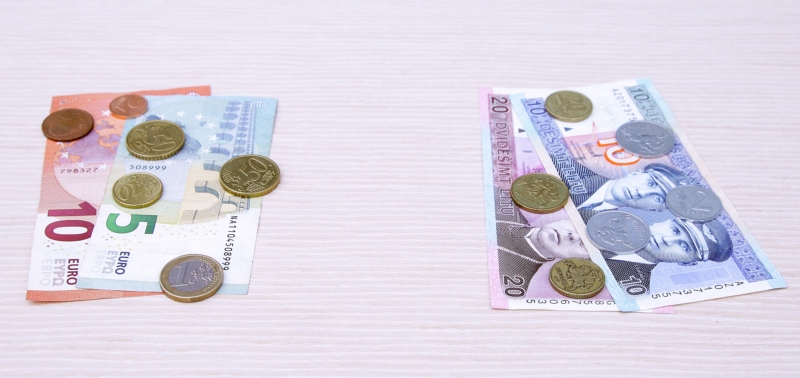 Litva přechází z litu na euro. Litva přechází z litu na euro.