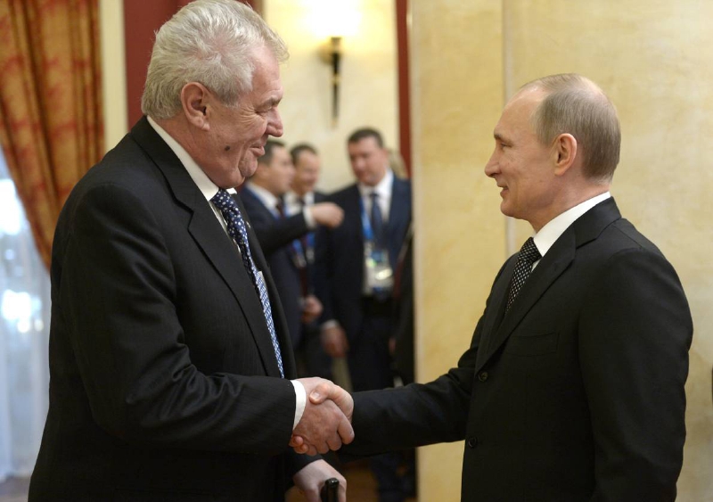 Přijede Putin do Prahy? Kreml zvažuje pozvání.