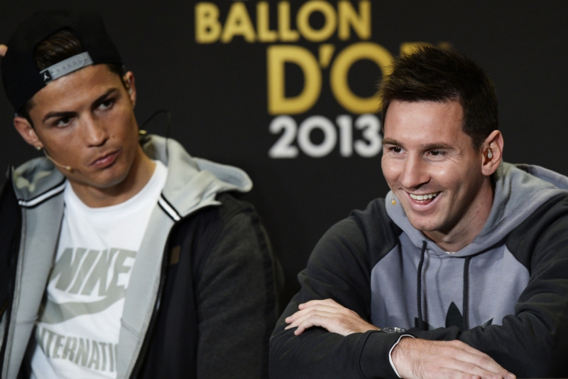 Cristiano Ronaldo a Lionel Messi (zleva).