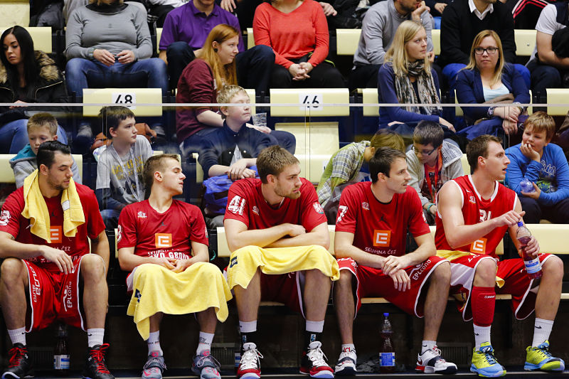 Basketbalisté Nymburku budou s Charleroi hrát o postup ze skupiny Evropského poháru. Basketbalisté Nymburku budou s Charleroi hrát o postup ze skupiny Evropského poháru.