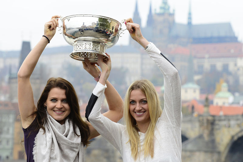 Lucie Šafářová a Petra Kvitová společně vybojovaly titul ve Fed Cupu.