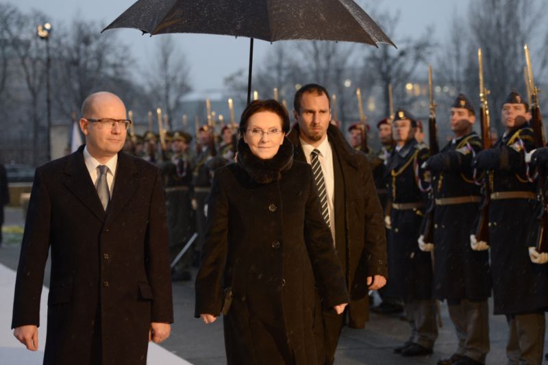 Předseda vlády Bohuslav Sobotka přijal v Praze polskou premiérku Ewu Kopaczovou. Předseda vlády Bohuslav Sobotka přijal v Praze polskou premiérku Ewu Kopaczovou.