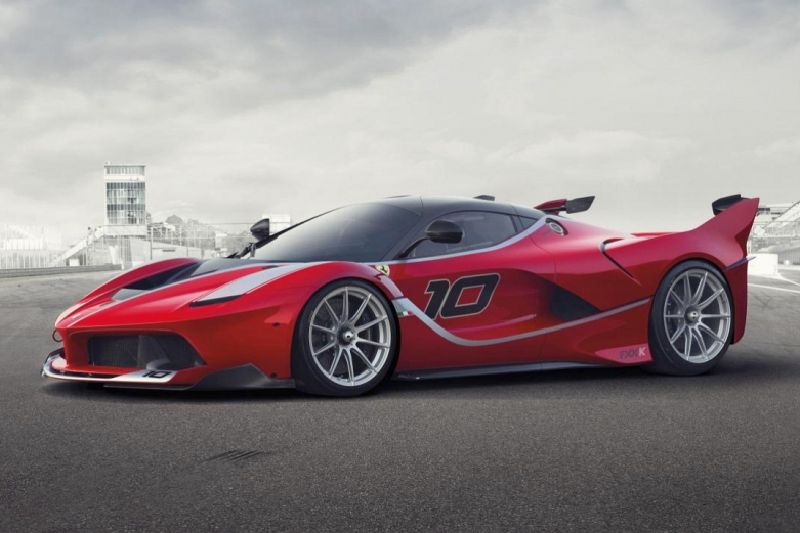 Hybridní LaFerrari skrývá pod kapotou více než tisíc koní.