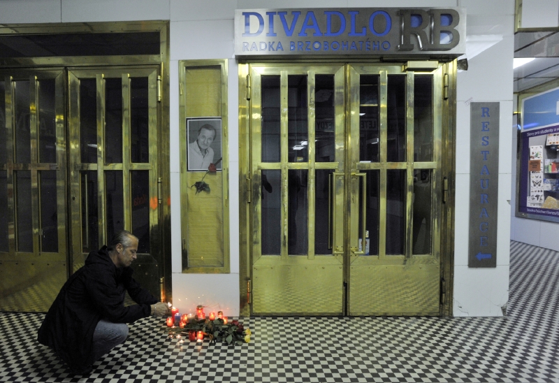 Divadlo v Opletalově ulici je věnováno památce Radka Brzobohatého.