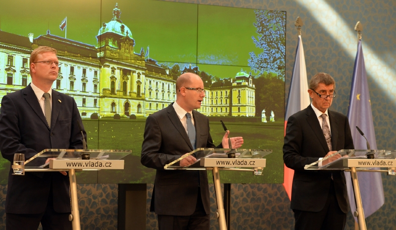 Koalice se znovu neshodla na úpravě platů poslanců. Jednání se vrátí do poslaneckých klubů. Koalice se znovu neshodla na úpravě platů poslanců. Jednání se vrátí do poslaneckých klubů.