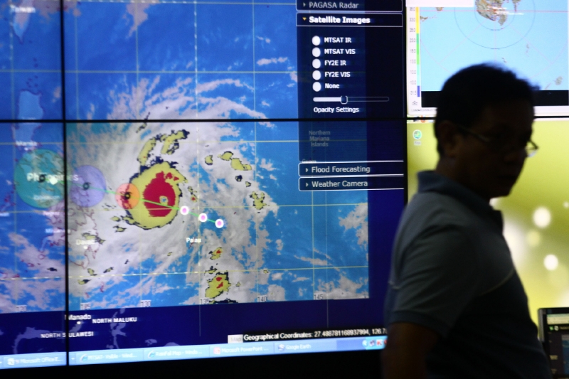 Tajfun Hagupit na radarech.