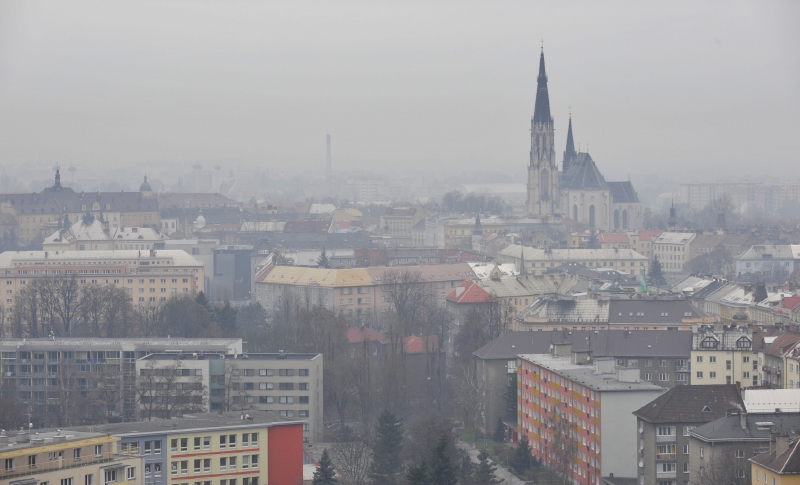 Sobotní smogová situace v Olomouci.