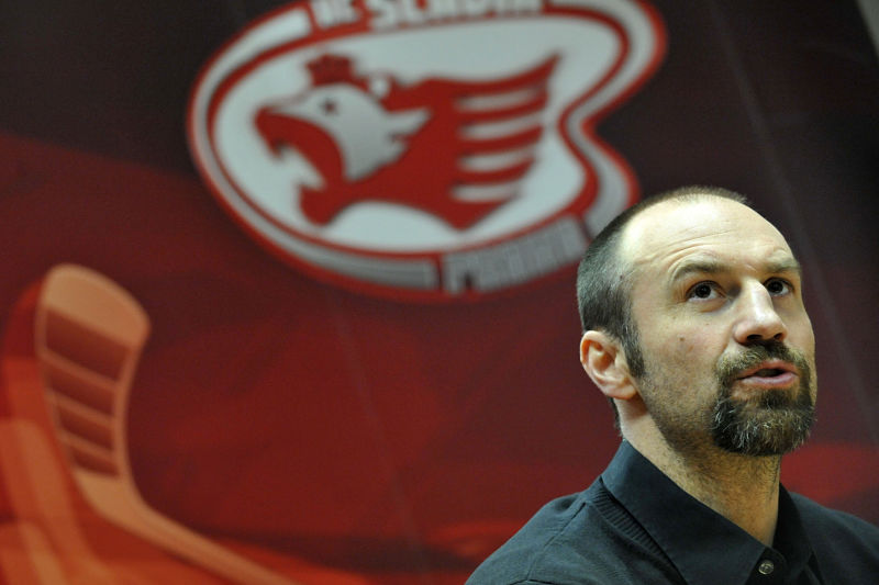 Slavii dočasně povede dvojice Petr Novák a Josef Beránek mladší (na obr.). Slavii dočasně povede dvojice Petr Novák a Josef Beránek mladší (na obr.).