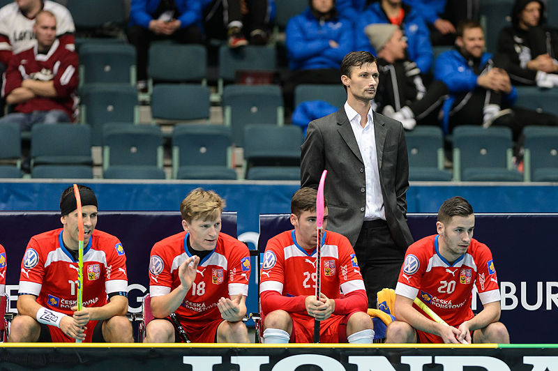Čeští florbalisté se utkají se Švýcary o postup do čtvrtfinále na MS.