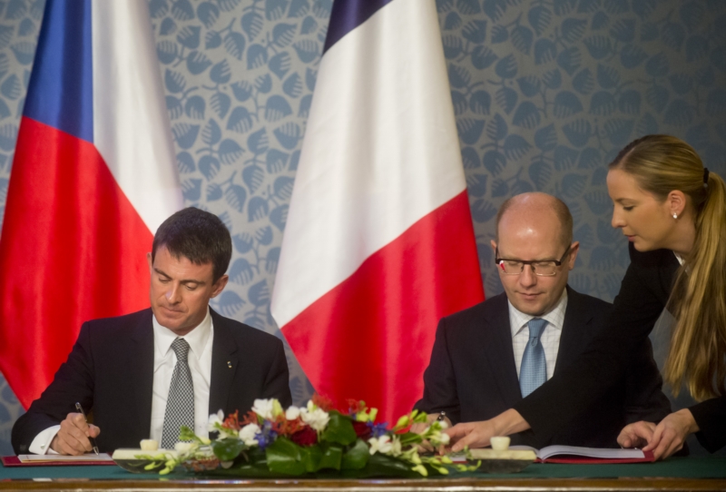 Manuel Valls (vlevo) s Bohuslavem Sobotkou.