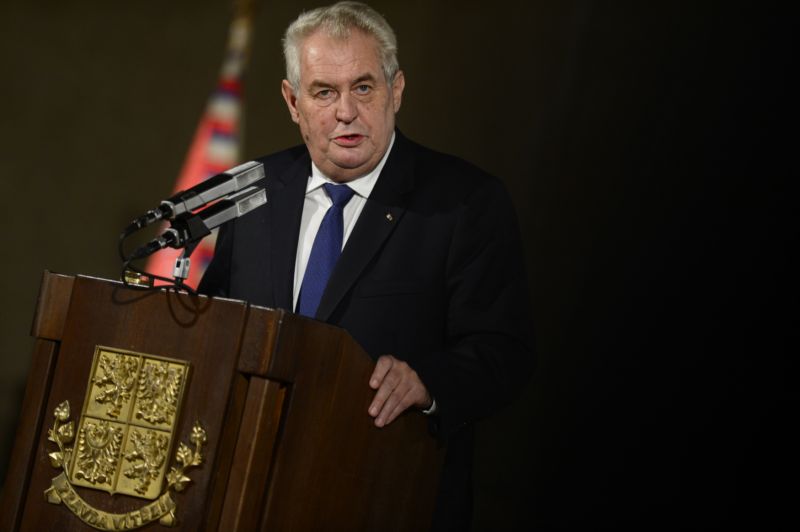 Na konferenci Hospodářské komory bylo z projevu prezidenta Miloše Zemana vystřiženo jmého Zdeňka Bakaly. Na konferenci Hospodářské komory bylo z projevu prezidenta Miloše Zemana vystřiženo jmého Zdeňka Bakaly.