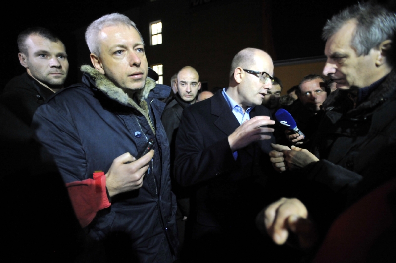 Ministr vnitra Milan Chovanec a premiér Bohuslav Sobotka debatují s občany ve Vrběticích.