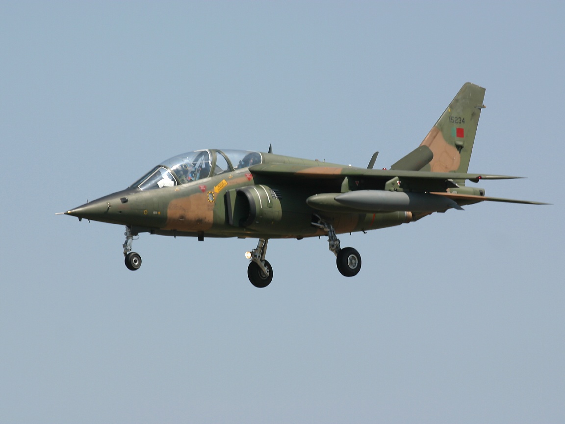 Letadlo typu Alphajet.