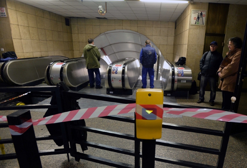 Uzavřené eskalátory na trase metra A.