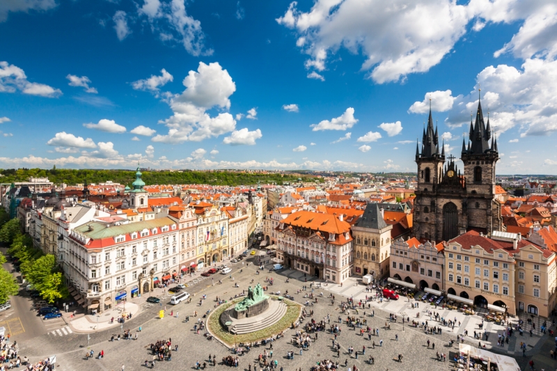 Staroměstské náměstí v Praze je vyhledávanou turistickou atrakcí.