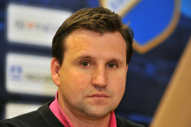 Novým trenérem Baníku Ostrava se stal Petr Frňka. Novým trenérem Baníku Ostrava se stal Petr Frňka.