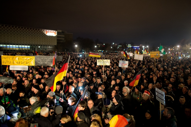 Demostrace hnutí Vlastenečtí Evropané proti islamizaci Západu (Pegida). Demostrace hnutí Vlastenečtí Evropané proti islamizaci Západu (Pegida).