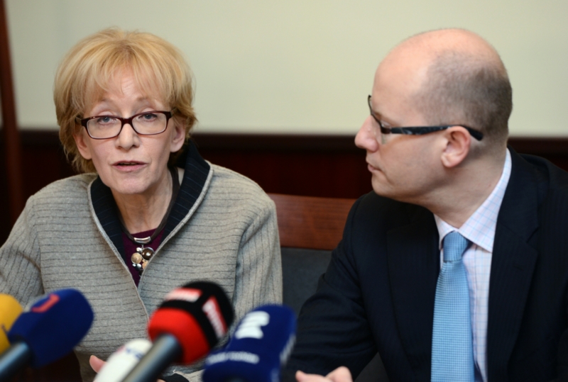 Ministryně spravedlnosti Helena Válková a premiér Bohuslav Sobotka. Ministryně spravedlnosti Helena Válková a premiér Bohuslav Sobotka.