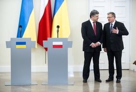 Porošenko a Komorowski na tiskové konferenci.