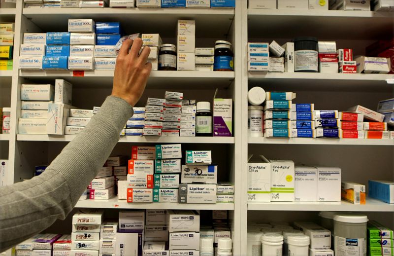 Lidé do lékáren vrátili léky za zhruba 1,2 miliardy korun a do ordinacích za 171 milionů. Lidé do lékáren vrátili léky za zhruba 1,2 miliardy korun a do ordinacích za 171 milionů.