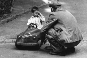 Tak nějak začínala část ruských řidičů. Snímek z Krymu roku 1964.