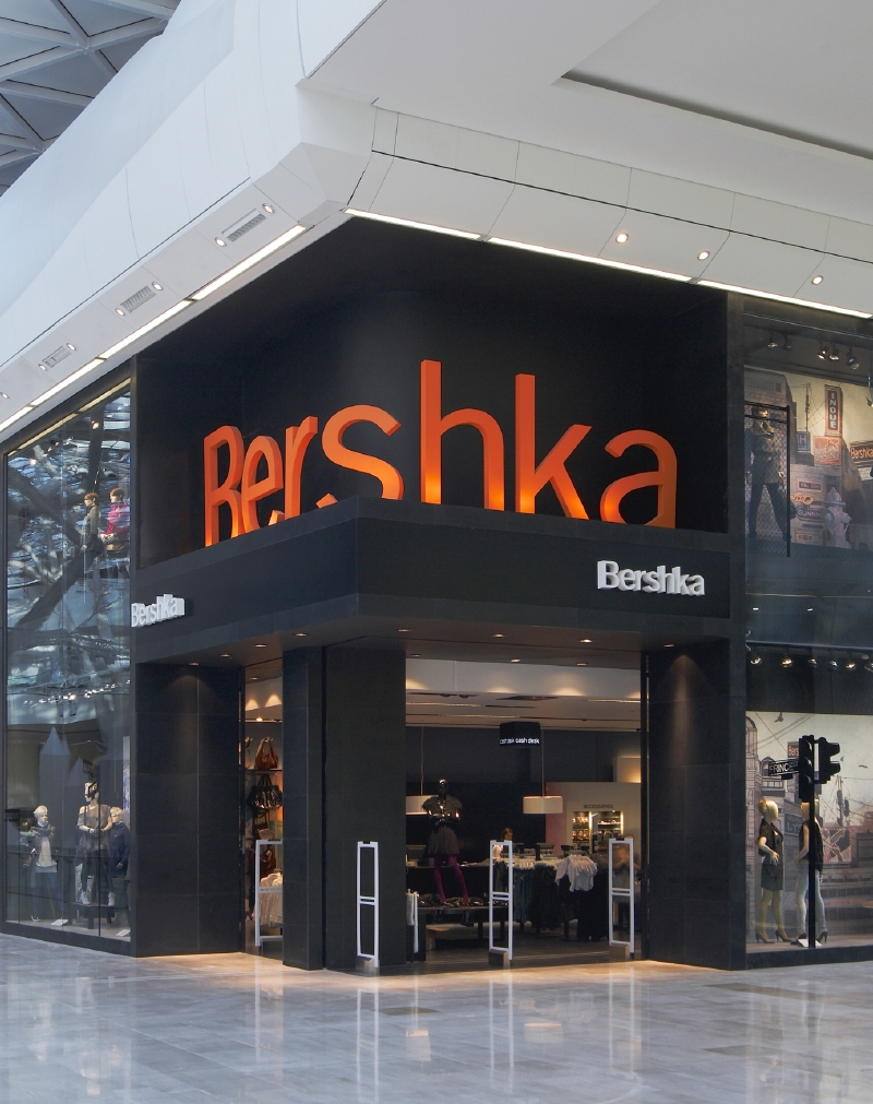 Nákupy zastavila například společnost Inditex, spravující sítě obchodů značek Zara, Oysho či Bershka. Nákupy zastavila například společnost Inditex, spravující sítě obchodů značek Zara, Oysho či Bershka.