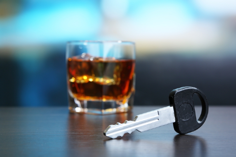 Alkohol za volant nepatří (ilustrační foto).