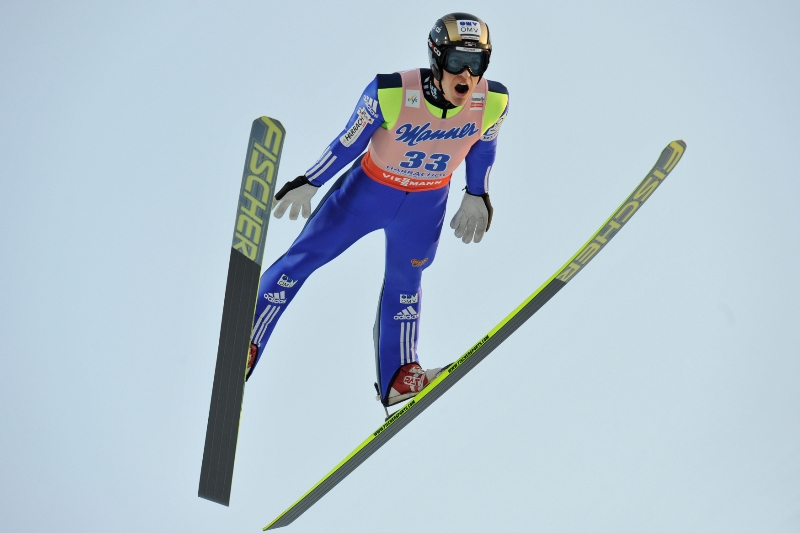 V kvalifikaci na závod Světového poháru ve skocích na lyžích v Engelbergu uspěl z českých reprezentantů pouze Jan Matura, který obsadil 28. místo. V kvalifikaci na závod Světového poháru ve skocích na lyžích v Engelbergu uspěl z českých reprezentantů pouze Jan Matura, který obsadil 28. místo.