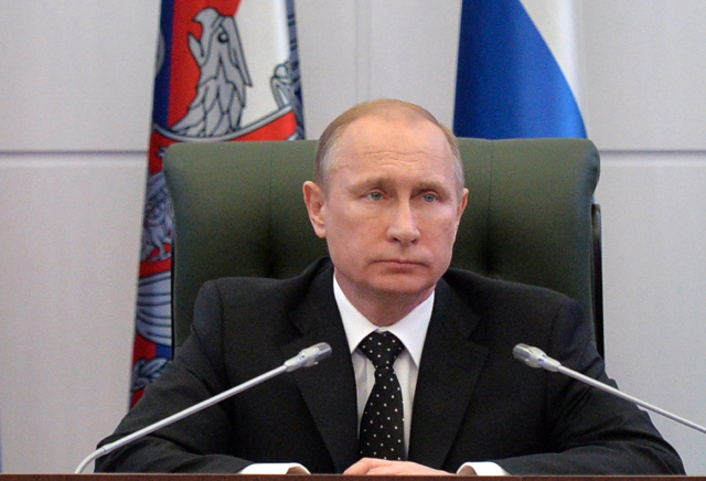 Putin se v době nejdramatičtějších měnových výkyvů zdržel veřejných vystoupení a na několik dní se odmlčel.