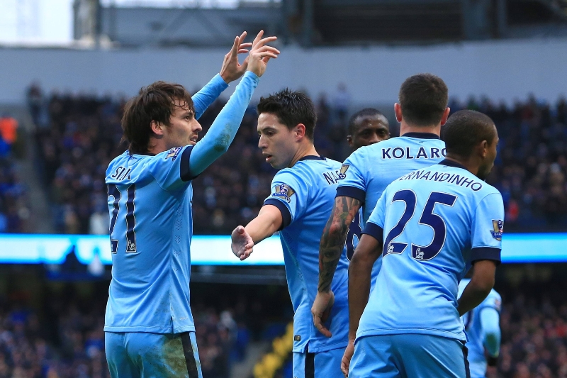 Radující se fotbalisté Manchesteru City.