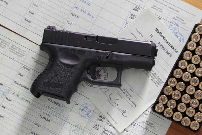 Zbraň rakouské značky Glock, jejichž nákup byl pozastaven.